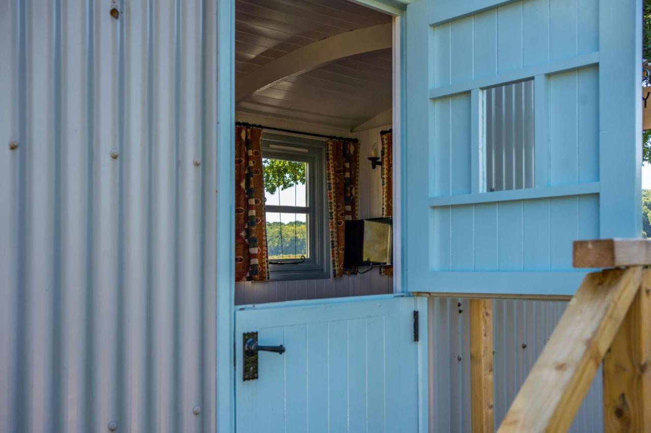 The Hideaway Hut - 1 Bed Shepherds Hut - هيريفورد المظهر الخارجي الصورة
