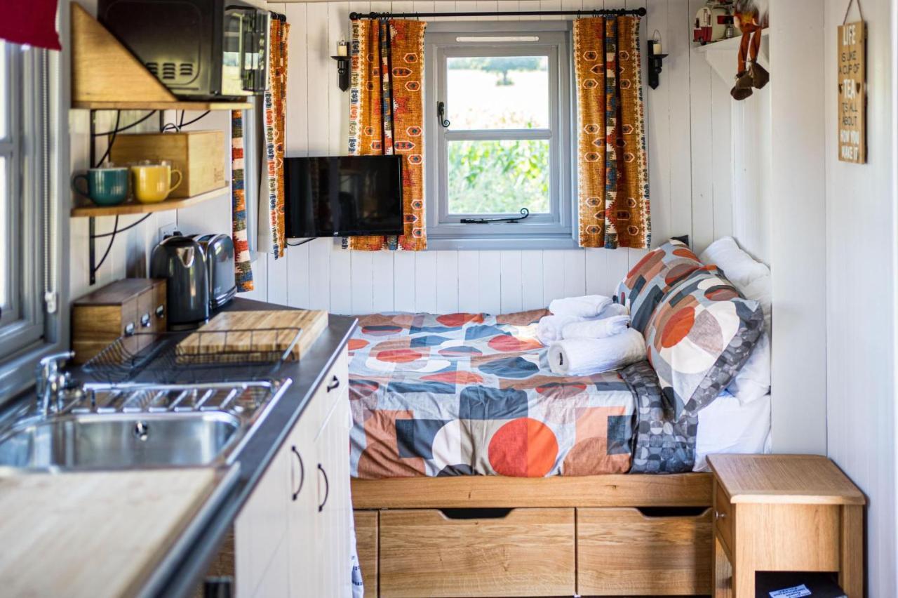 The Hideaway Hut - 1 Bed Shepherds Hut - هيريفورد المظهر الخارجي الصورة