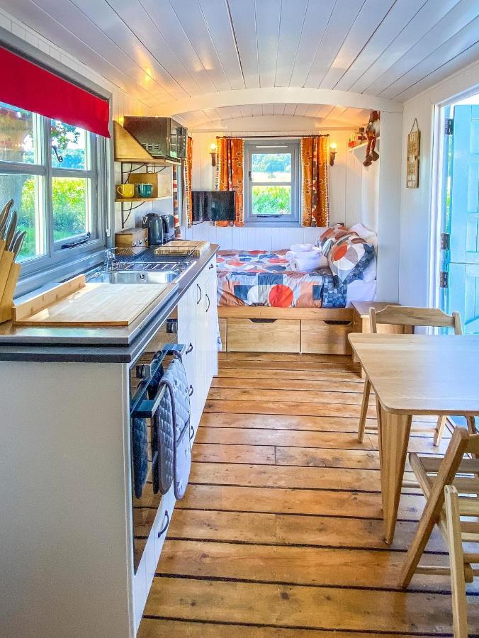 The Hideaway Hut - 1 Bed Shepherds Hut - هيريفورد المظهر الخارجي الصورة